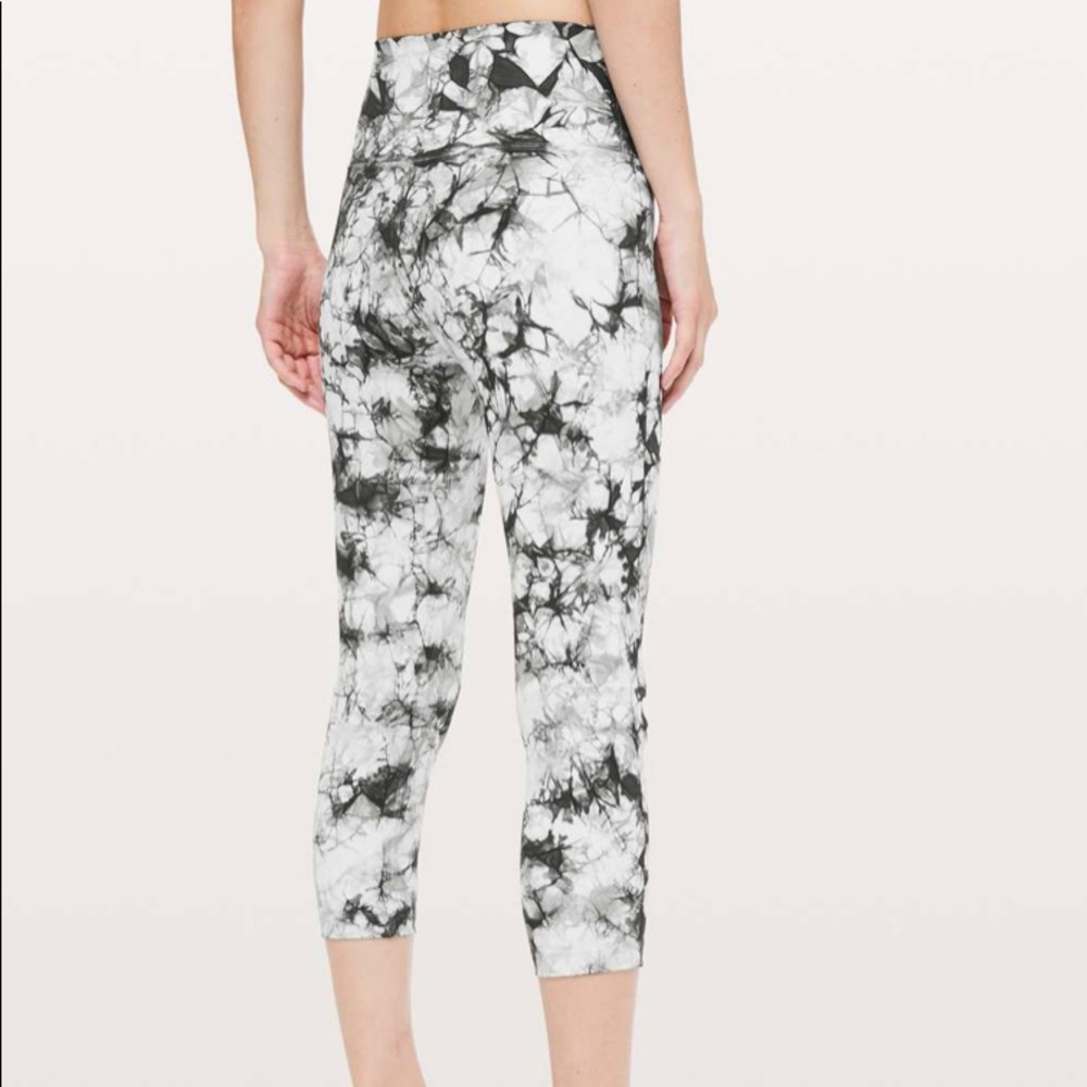 lululemon Wunder Under Crop 23” - Dual Shibori Antique White Cement Grey